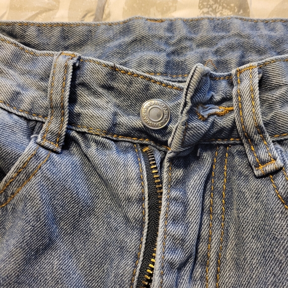 Light Wash Distressed Ripped Jeans - Picture 3 of 5